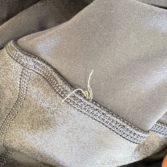 Offline by Aerie The Hugger Crossover High Waist Crackle Leggings Size Medium - Picture 4 of 7